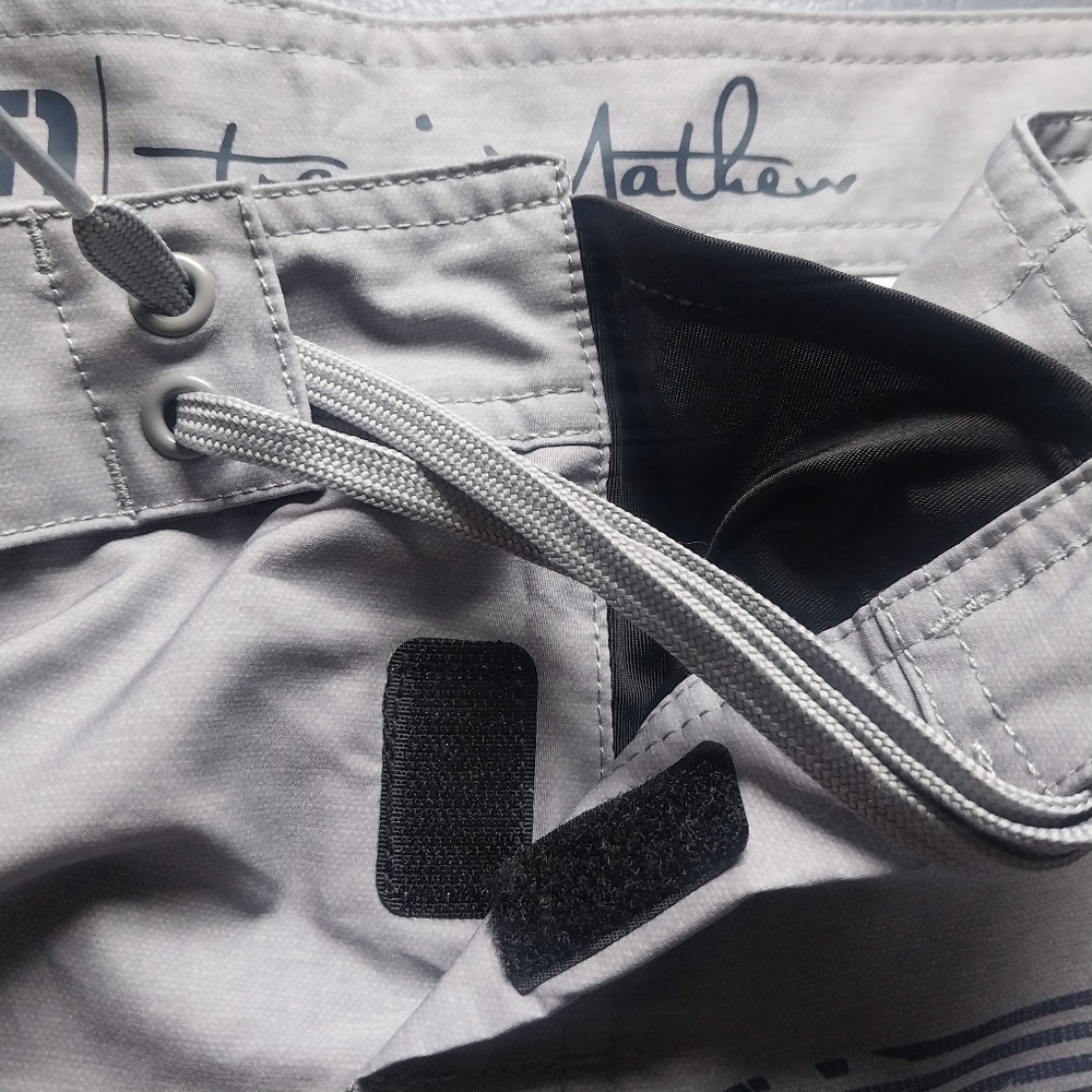 Travis Mathew Board Shorts Size 40 - Picture 5 of 14